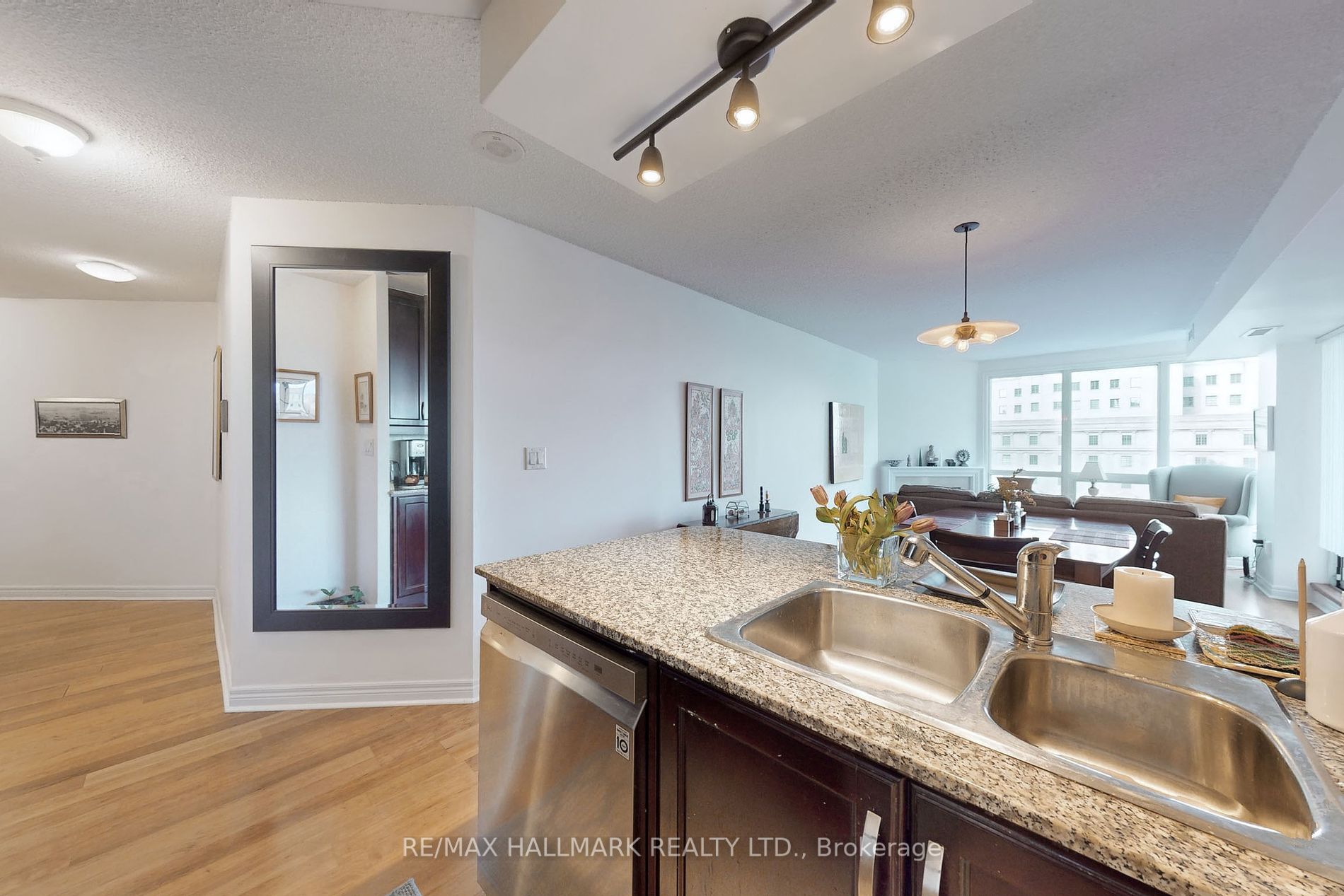 100 Hayden St, #806