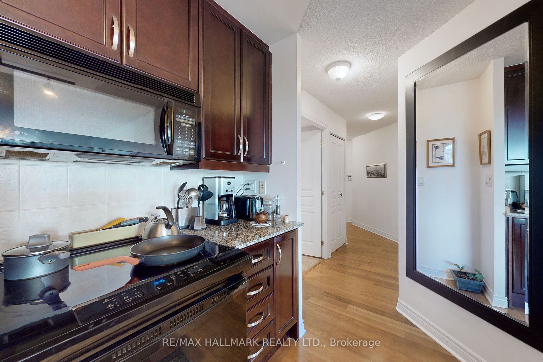 100 Hayden St, #806