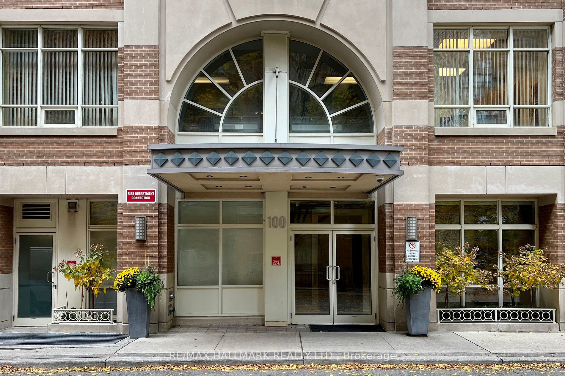 100 Hayden St, #806