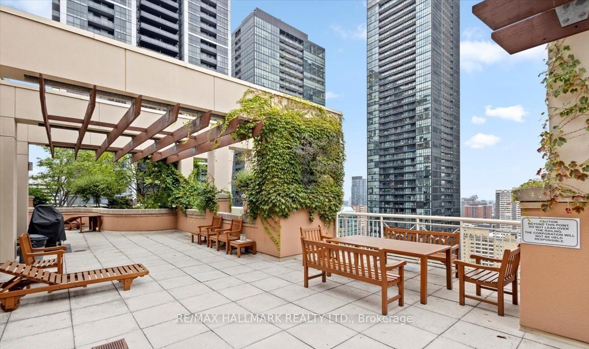100 Hayden St, #806
