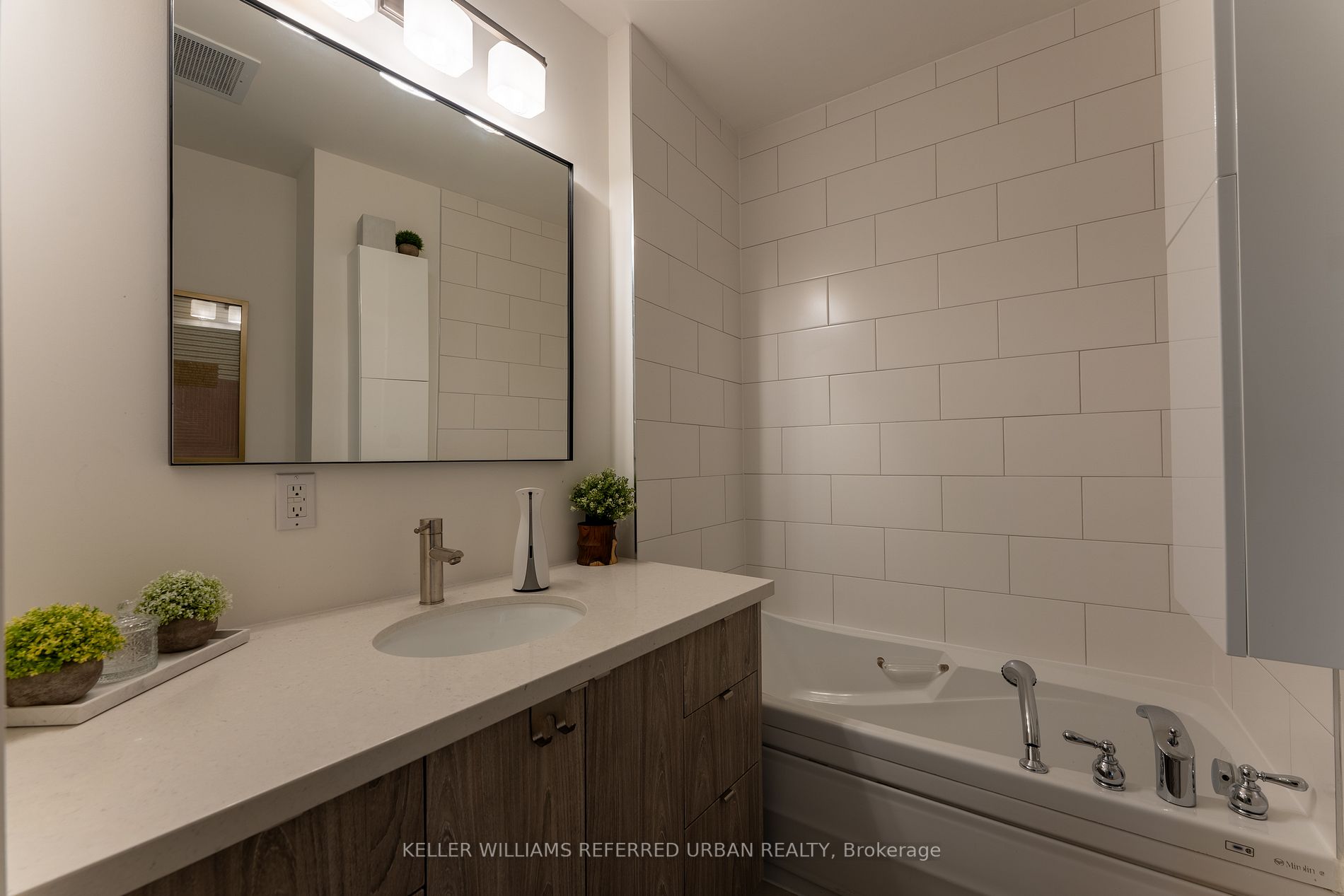 330 Davenport Rd, #201