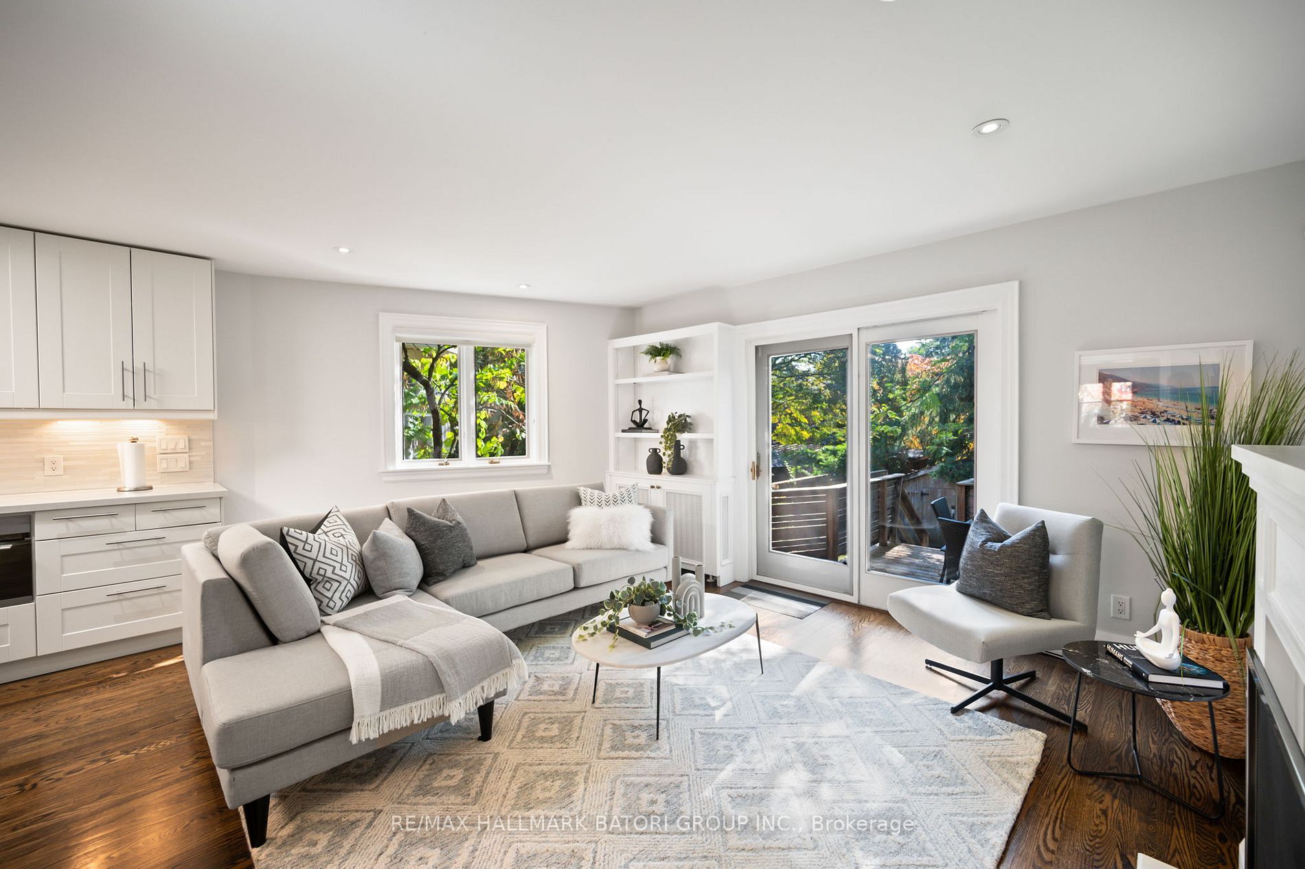 409 Castlefield Ave