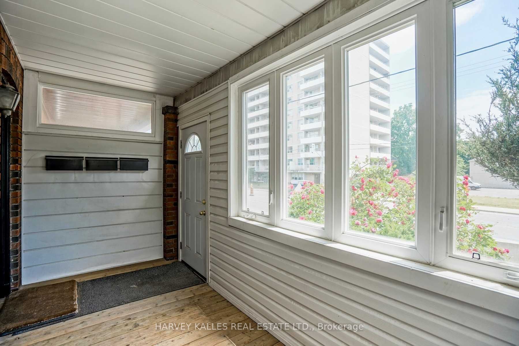 518 Eglinton Ave E, #Upper