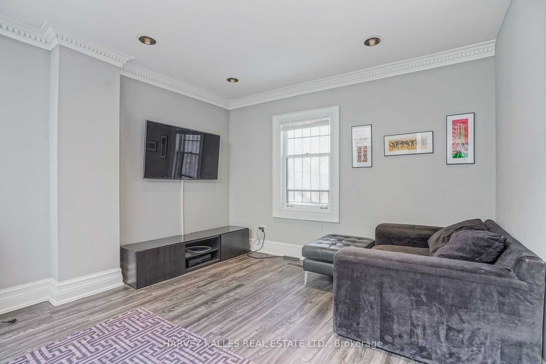 518 Eglinton Ave E, #Upper