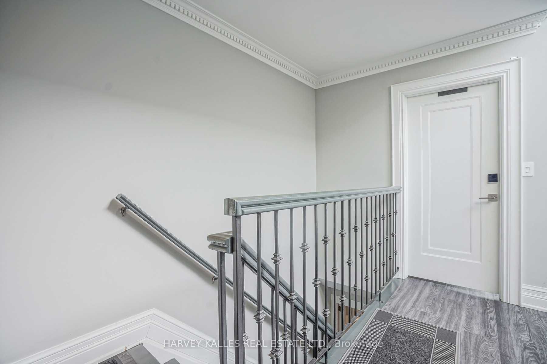 518 Eglinton Ave E, #Upper