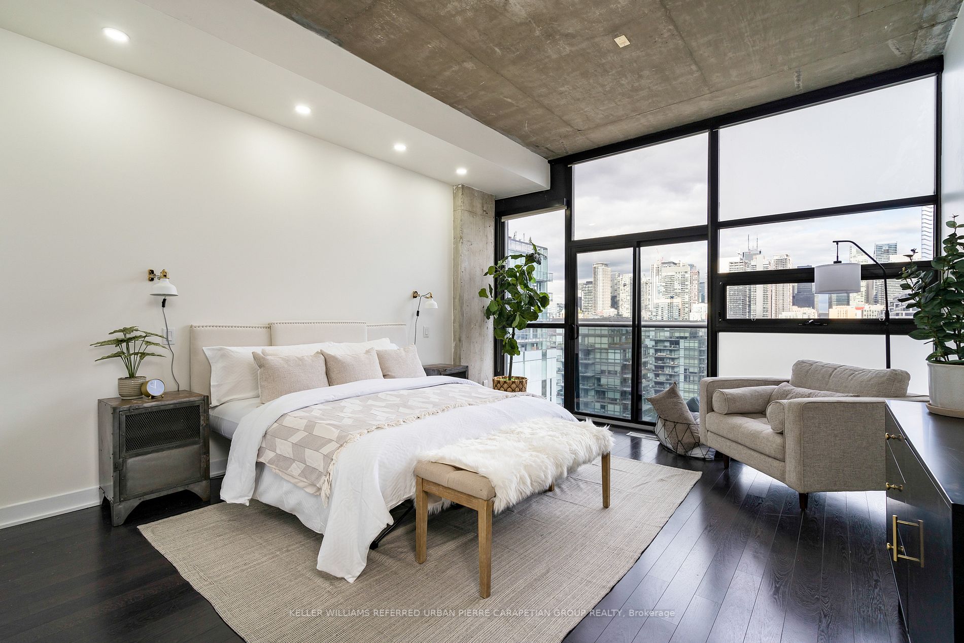 60 Bathurst Street, #PH 1008