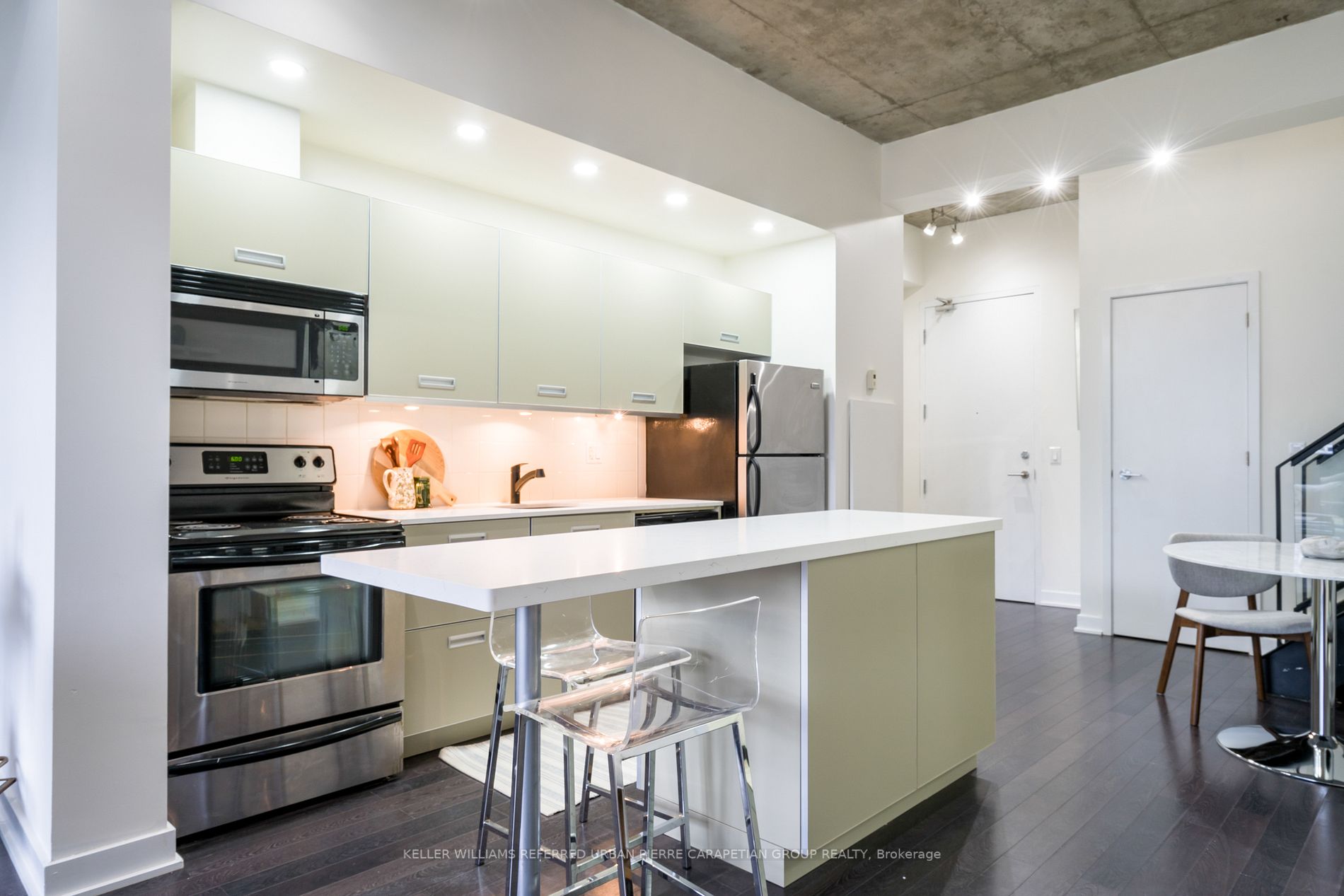 60 Bathurst Street, #PH 1008