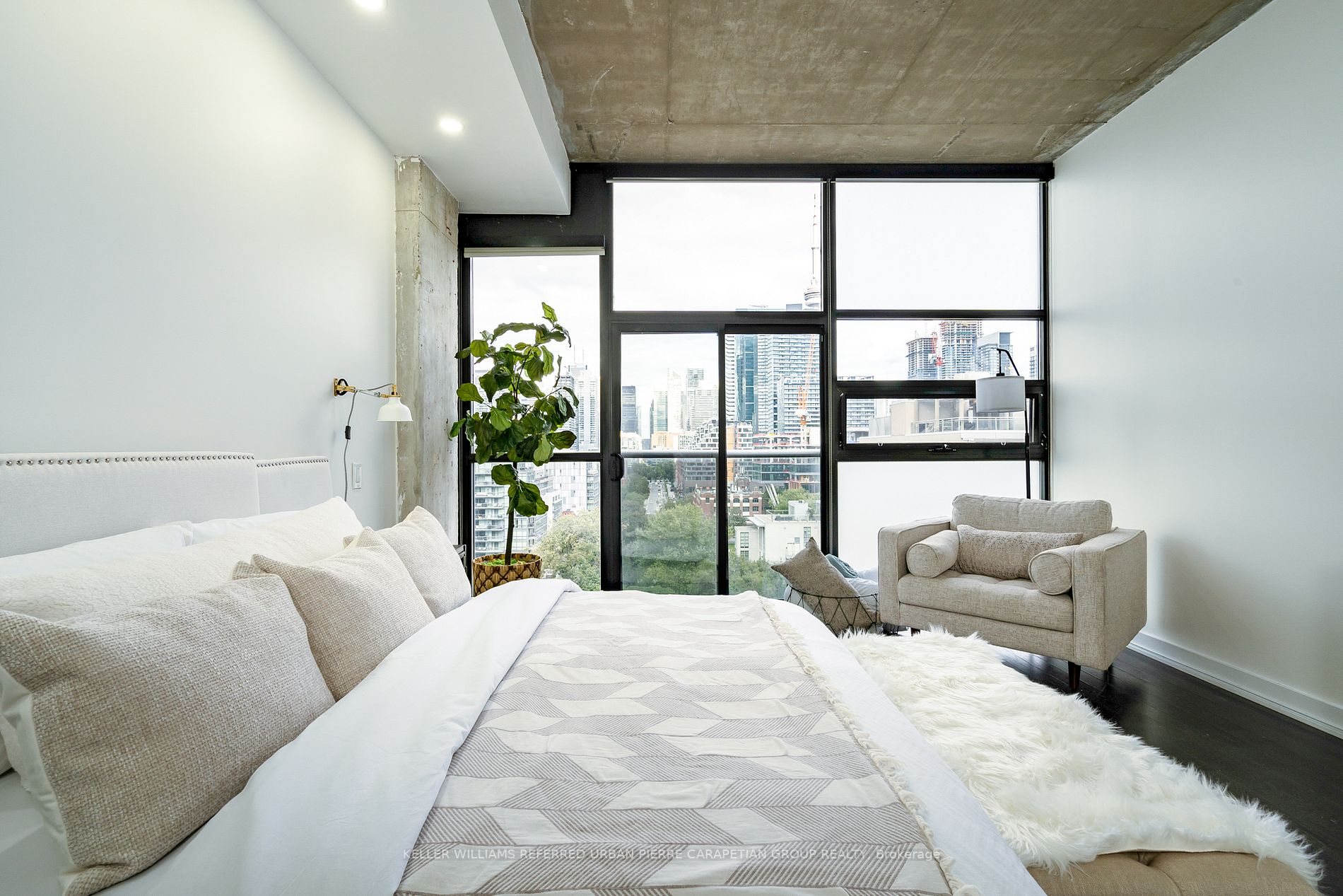 60 Bathurst Street, #PH 1008