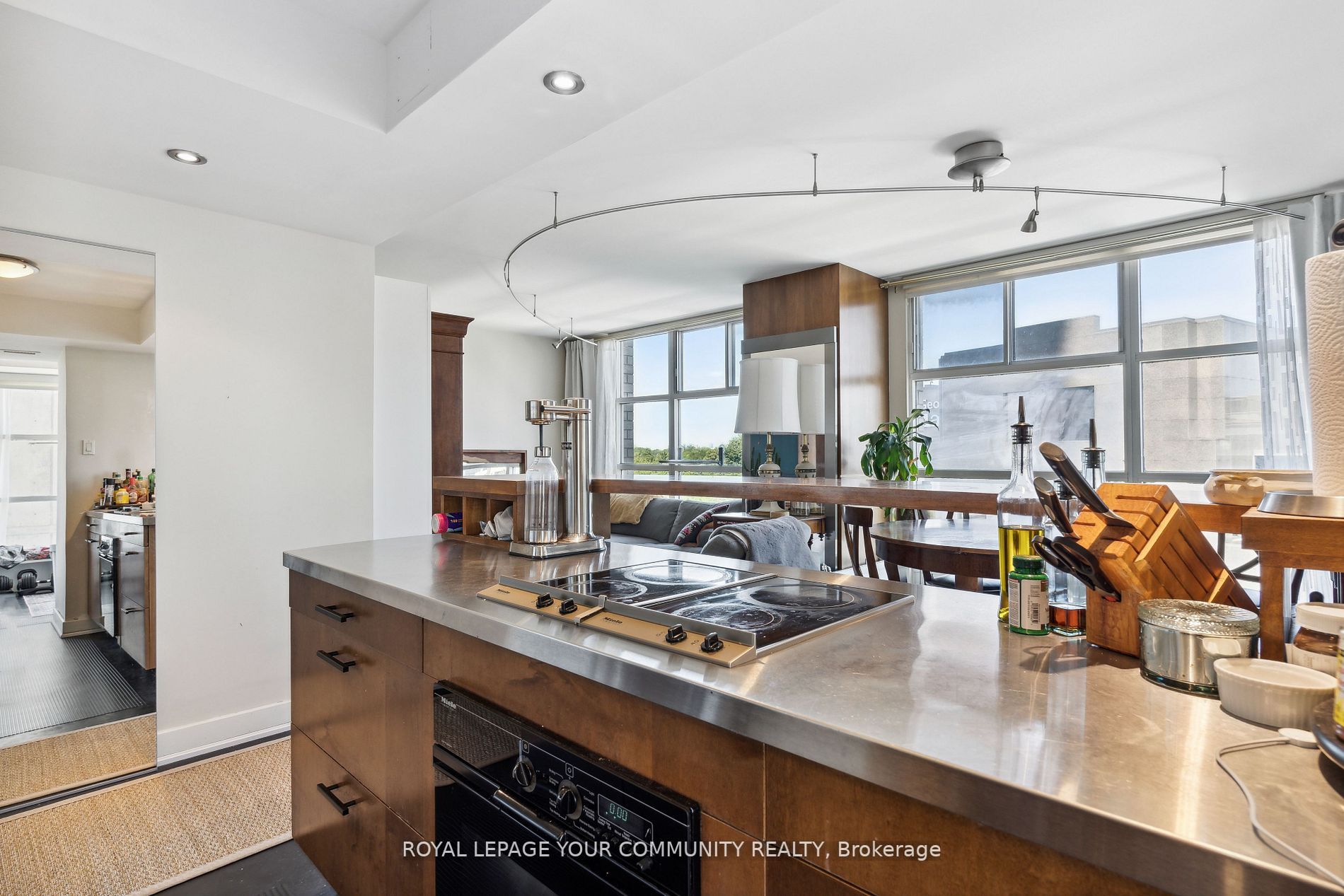409 Bloor St E, #602