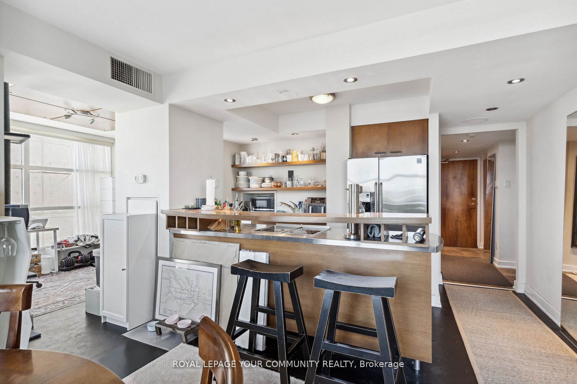 409 Bloor St E, #602