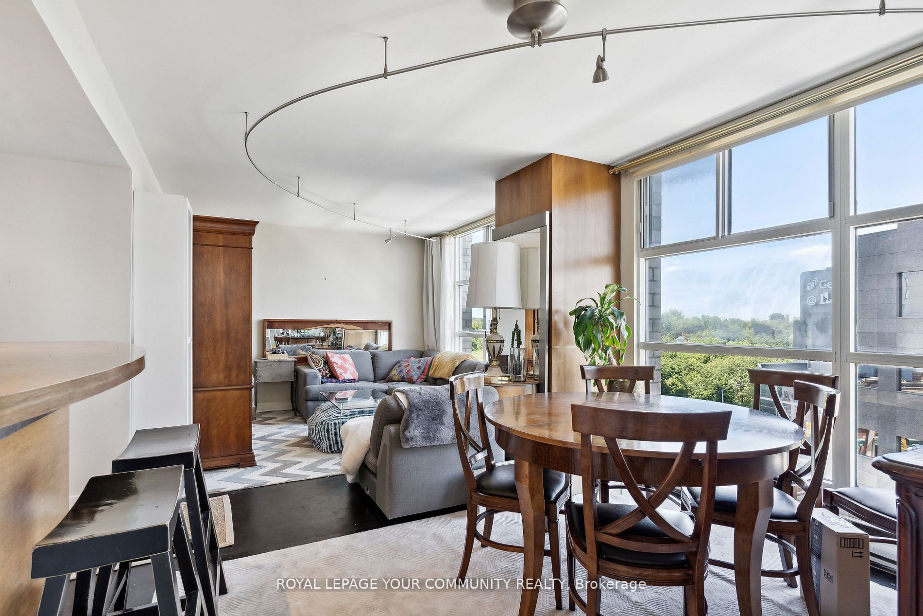 409 Bloor St E, #602
