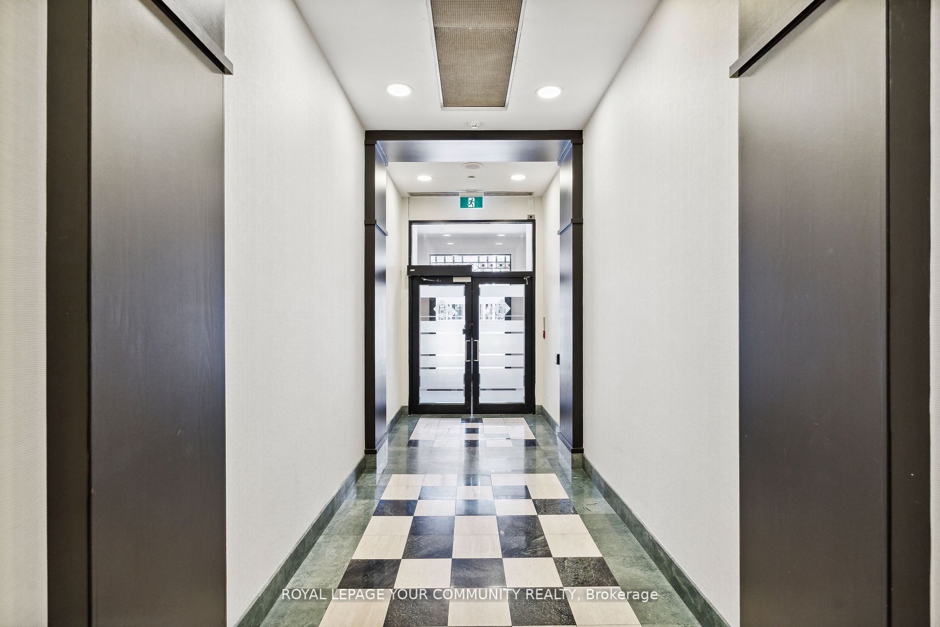 409 Bloor St E, #602
