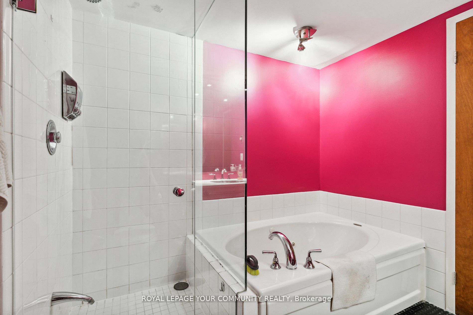 409 Bloor St E, #602