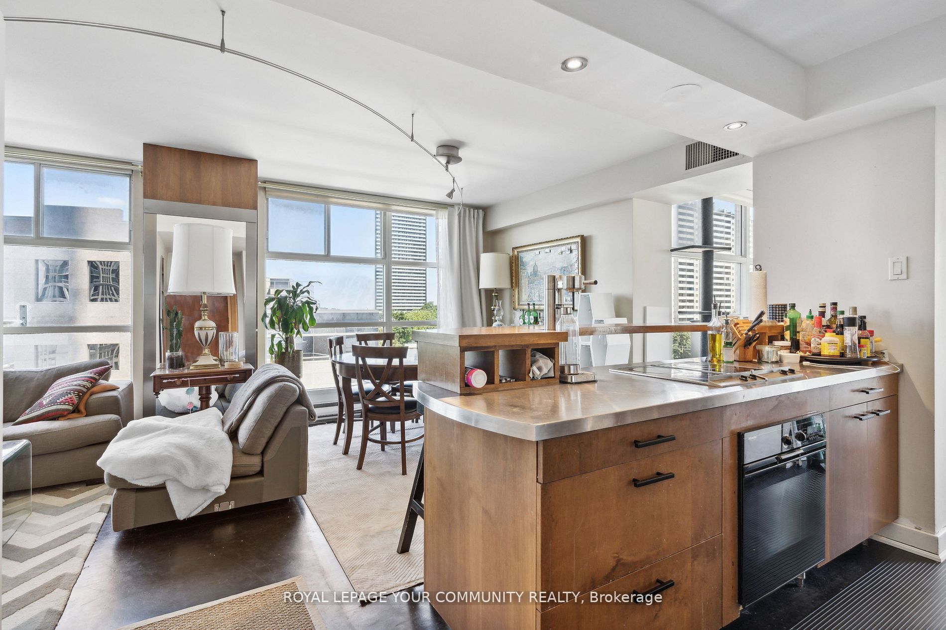 409 Bloor St E, #602