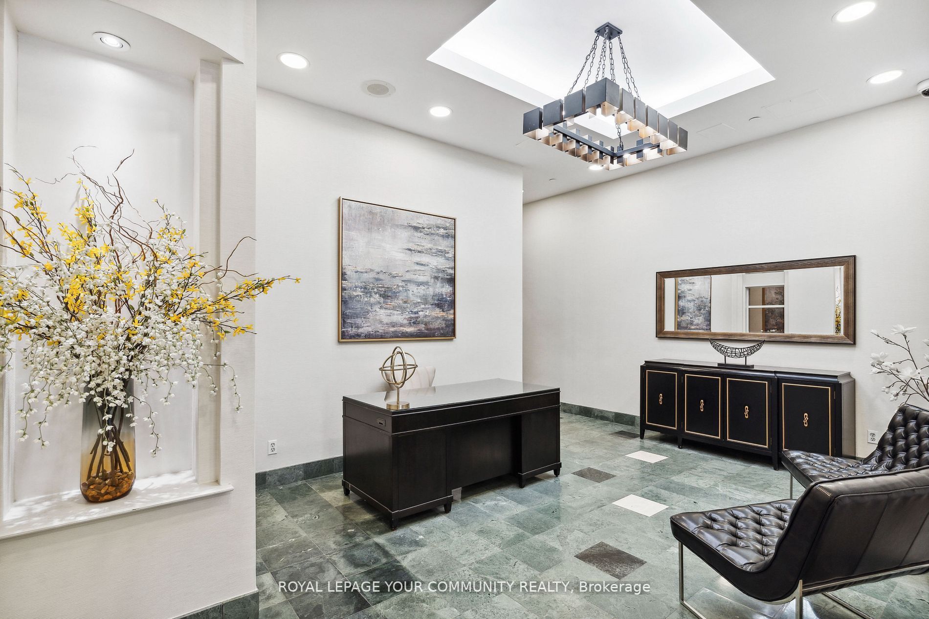 409 Bloor St E, #602