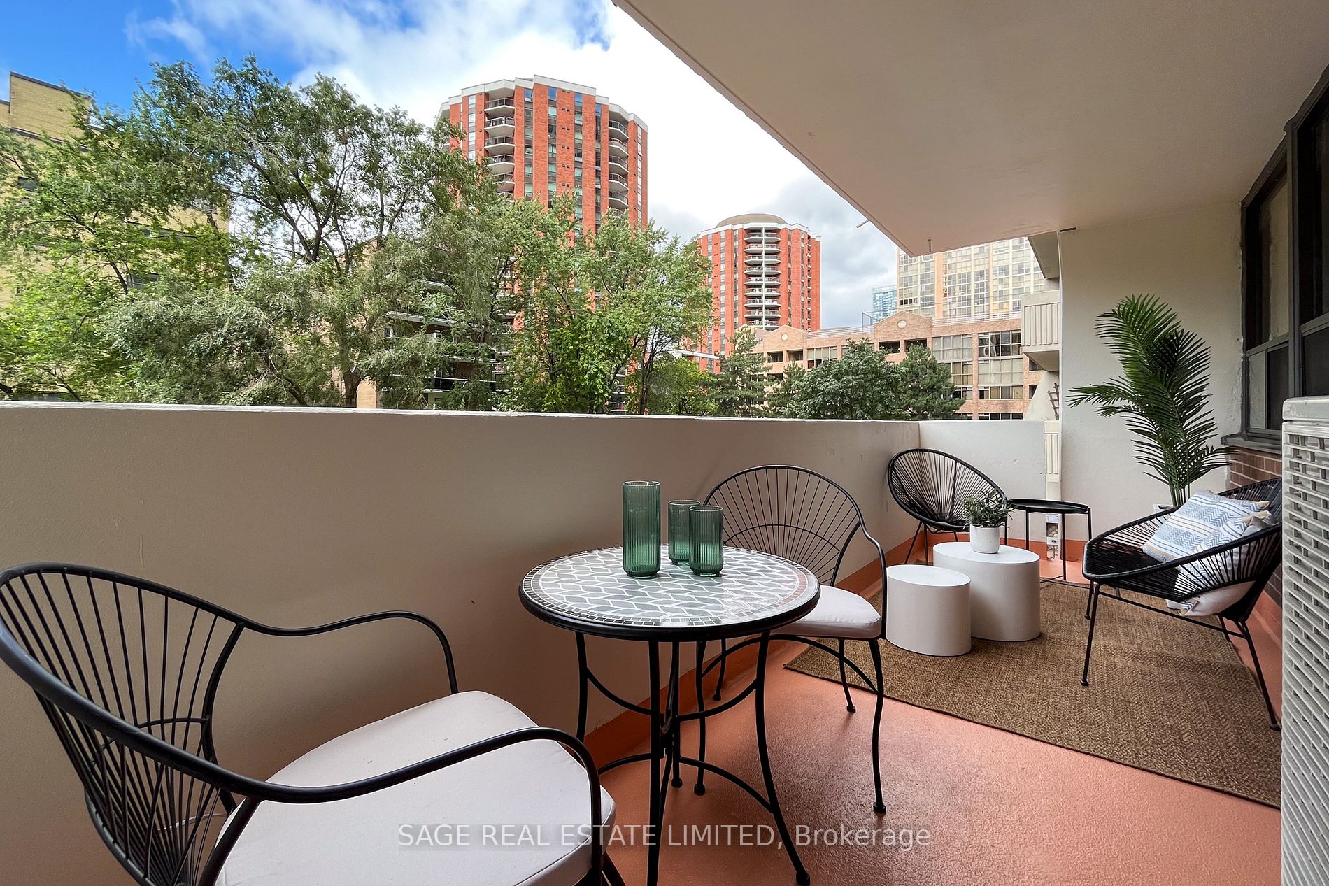 40 Homewood Ave, #307