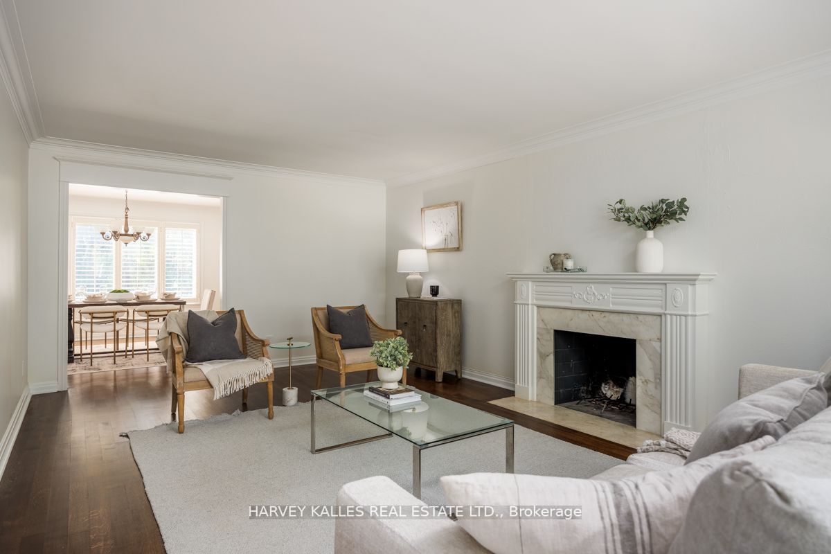 15 Old Colony Rd