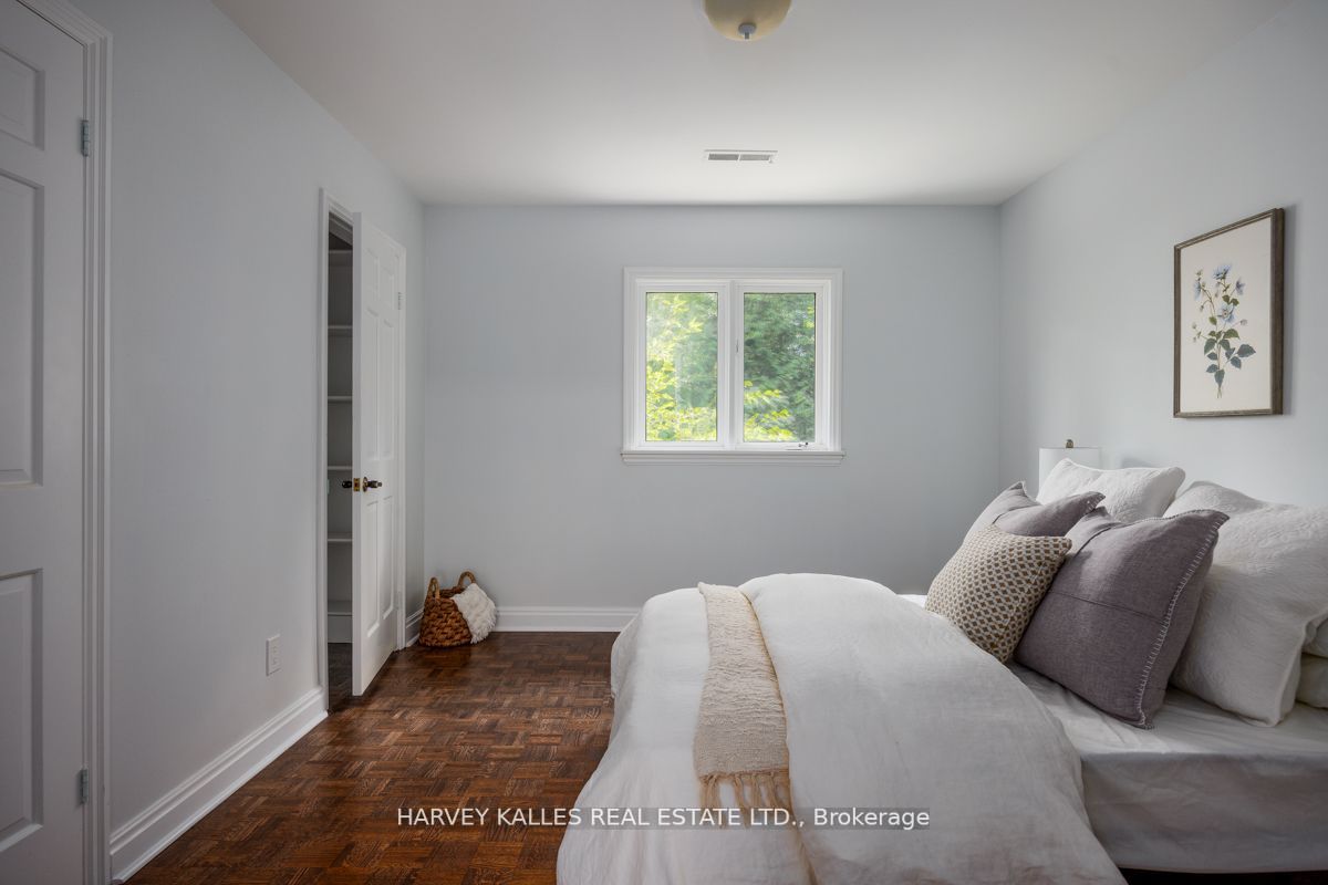 15 Old Colony Rd