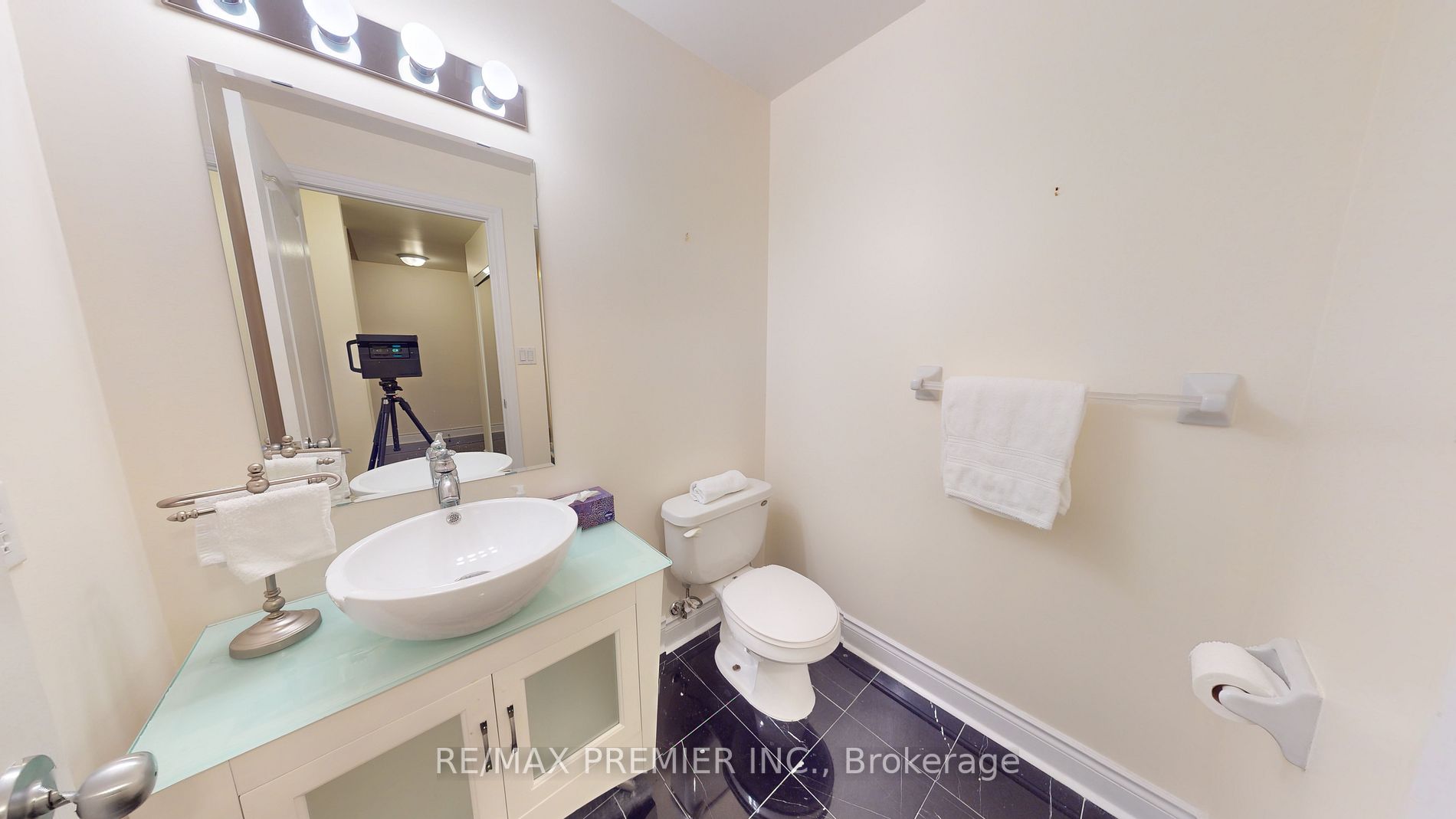 3 Rean Dr, #Ph#2601