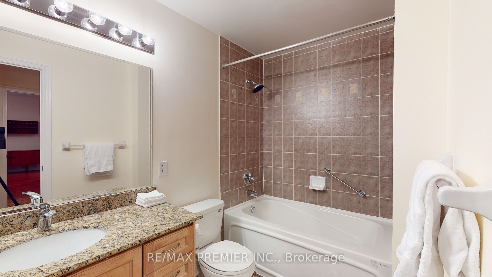 3 Rean Dr, #Ph#2601