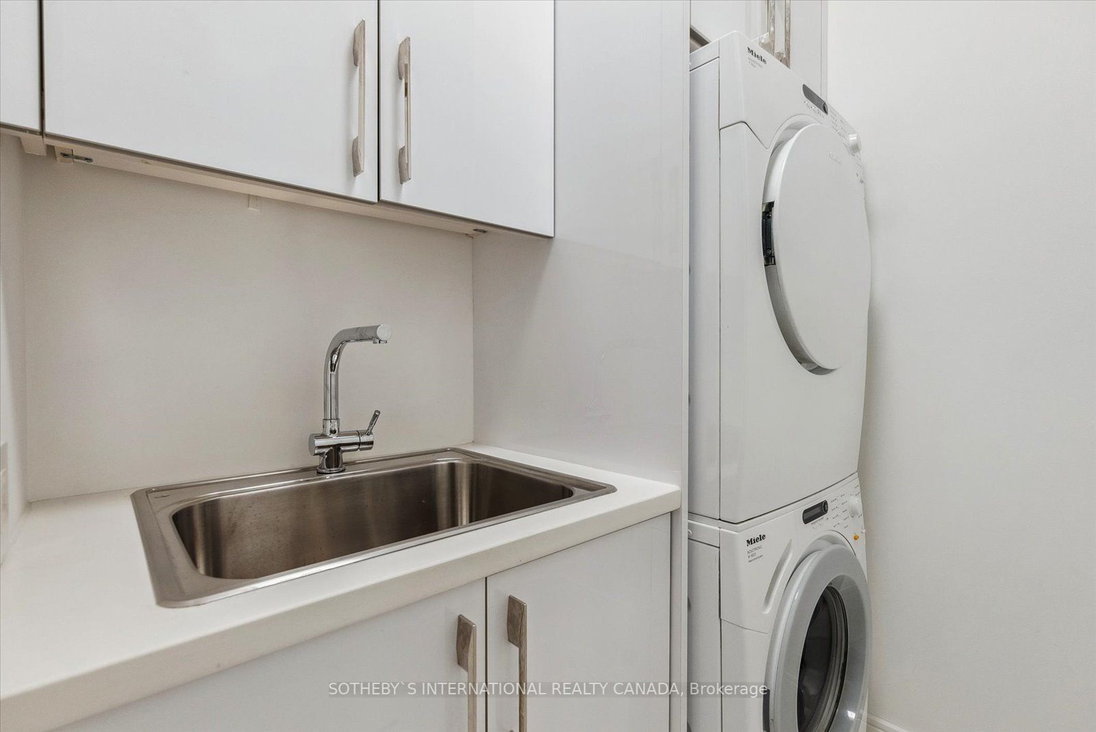 29 Queens Quay E, #705