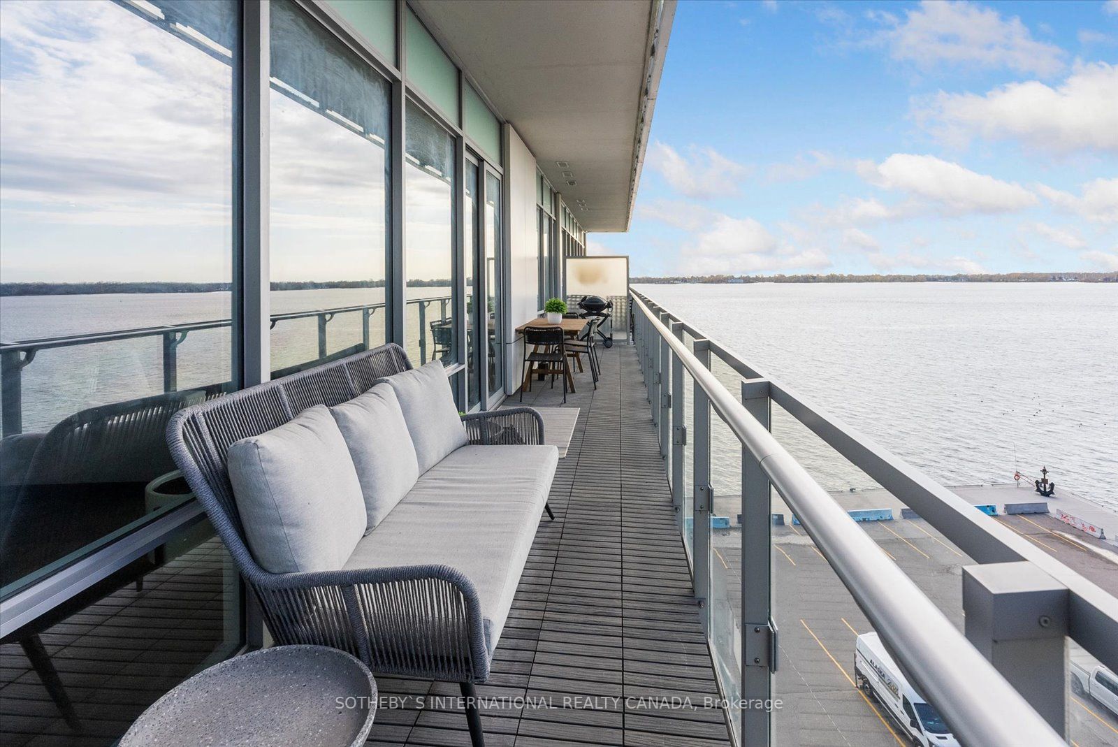 29 Queens Quay E, #705