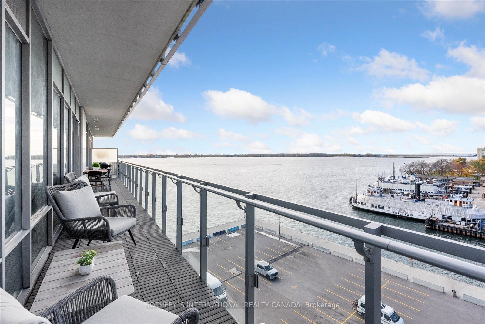 29 Queens Quay E, #705
