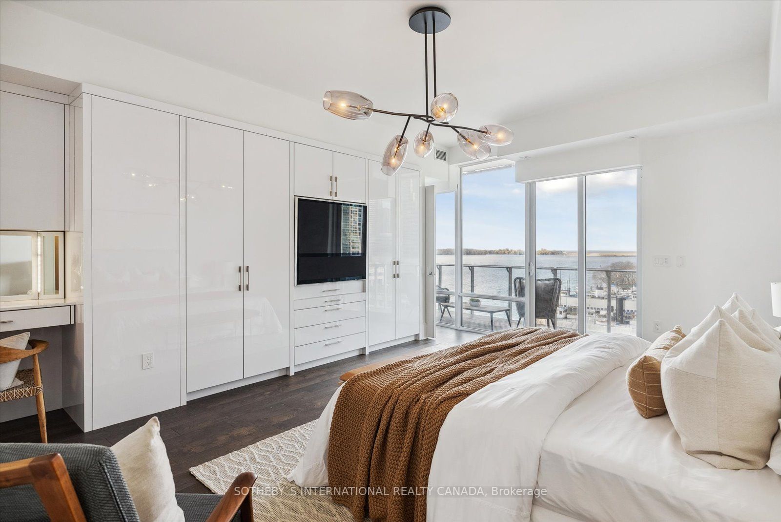 29 Queens Quay E, #705
