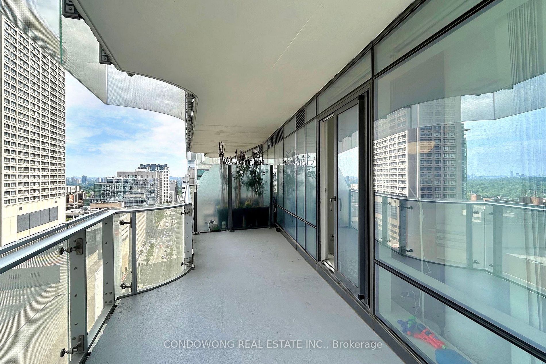 1 Bloor St E, #1710