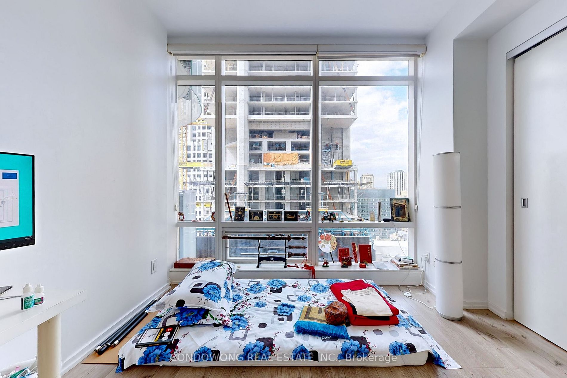1 Bloor St E, #1710