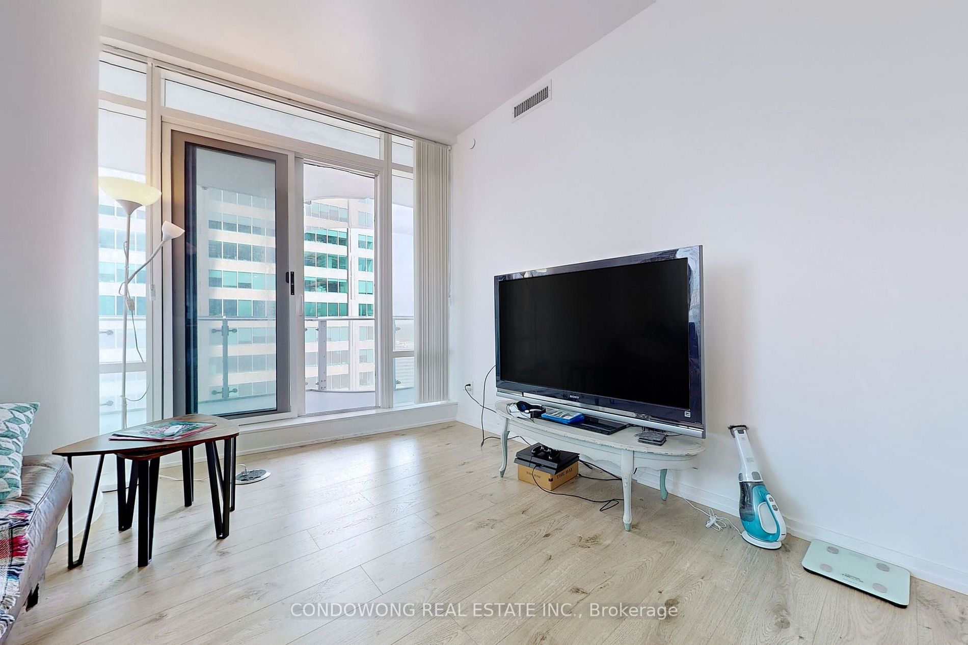 1 Bloor St E, #1710