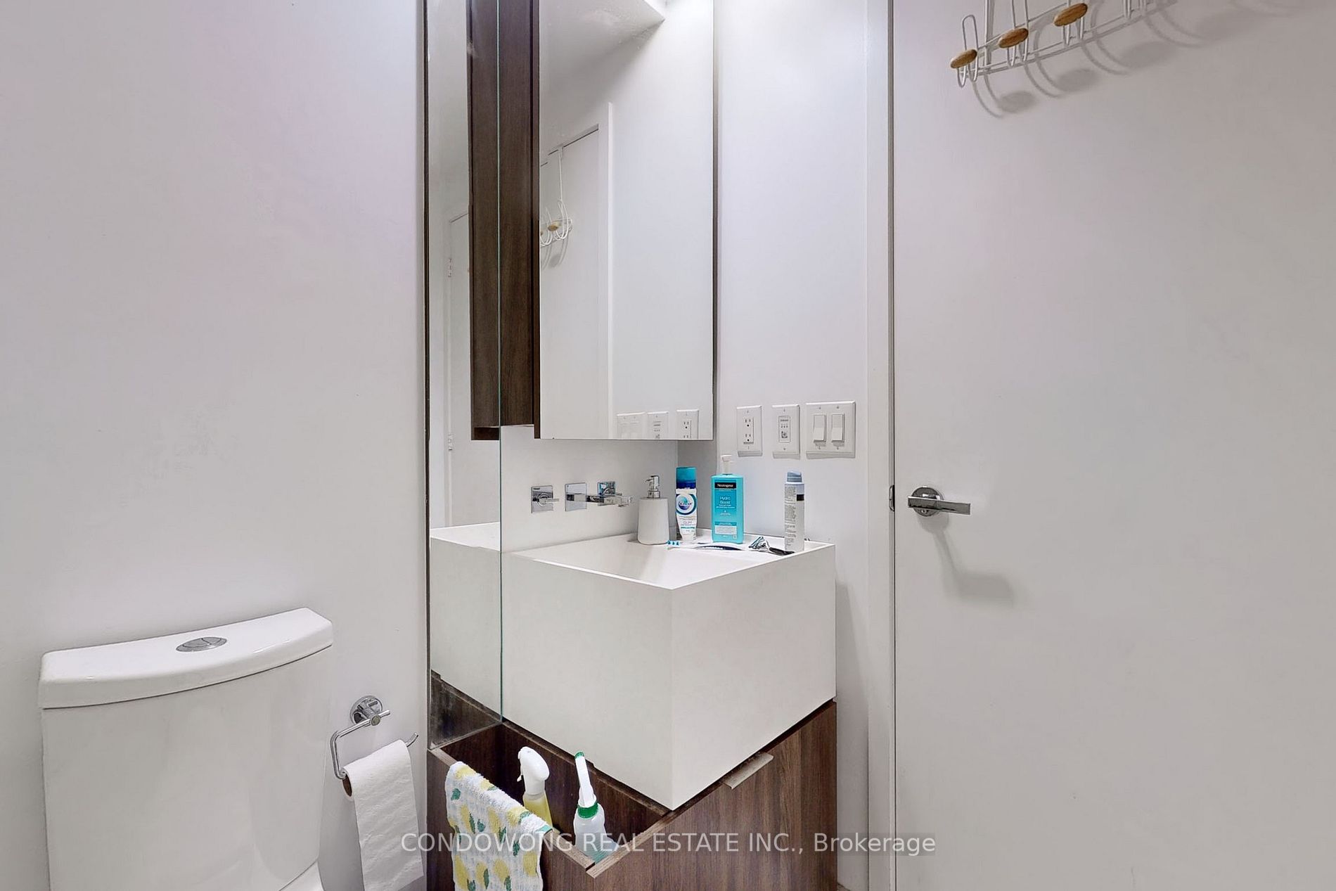 1 Bloor St E, #1710