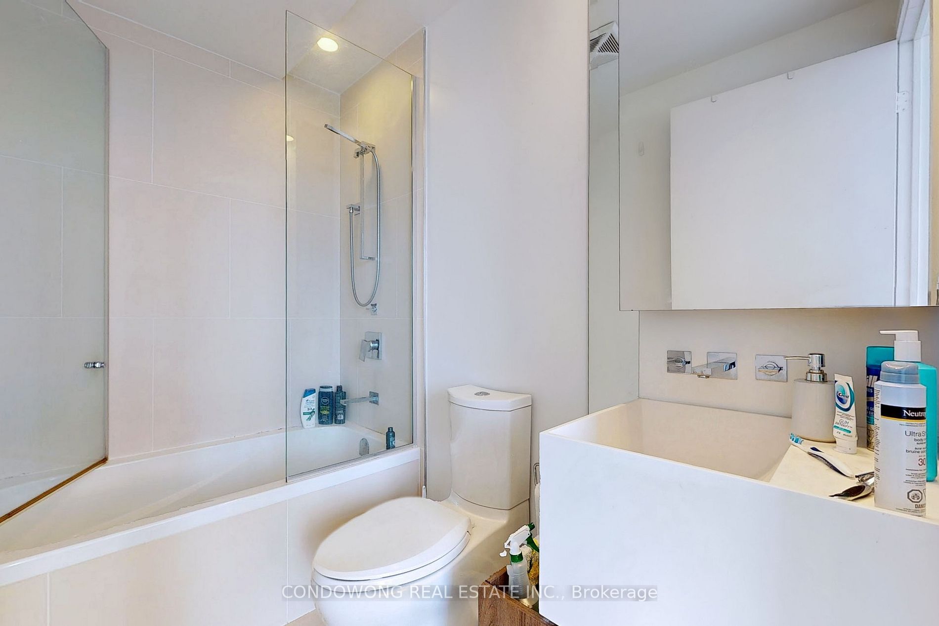 1 Bloor St E, #1710