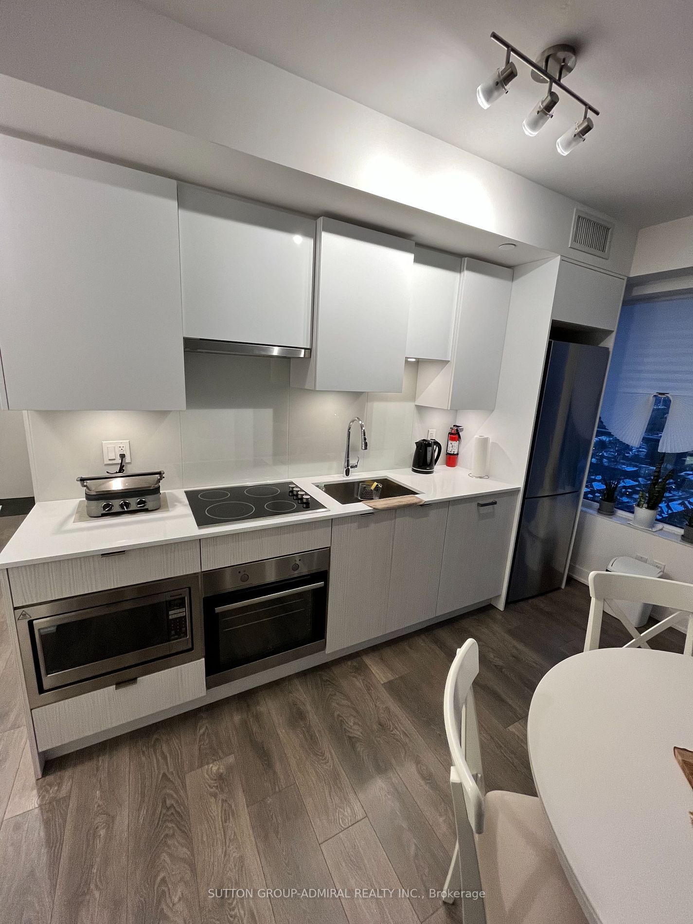 99 Broadway Ave, #2204