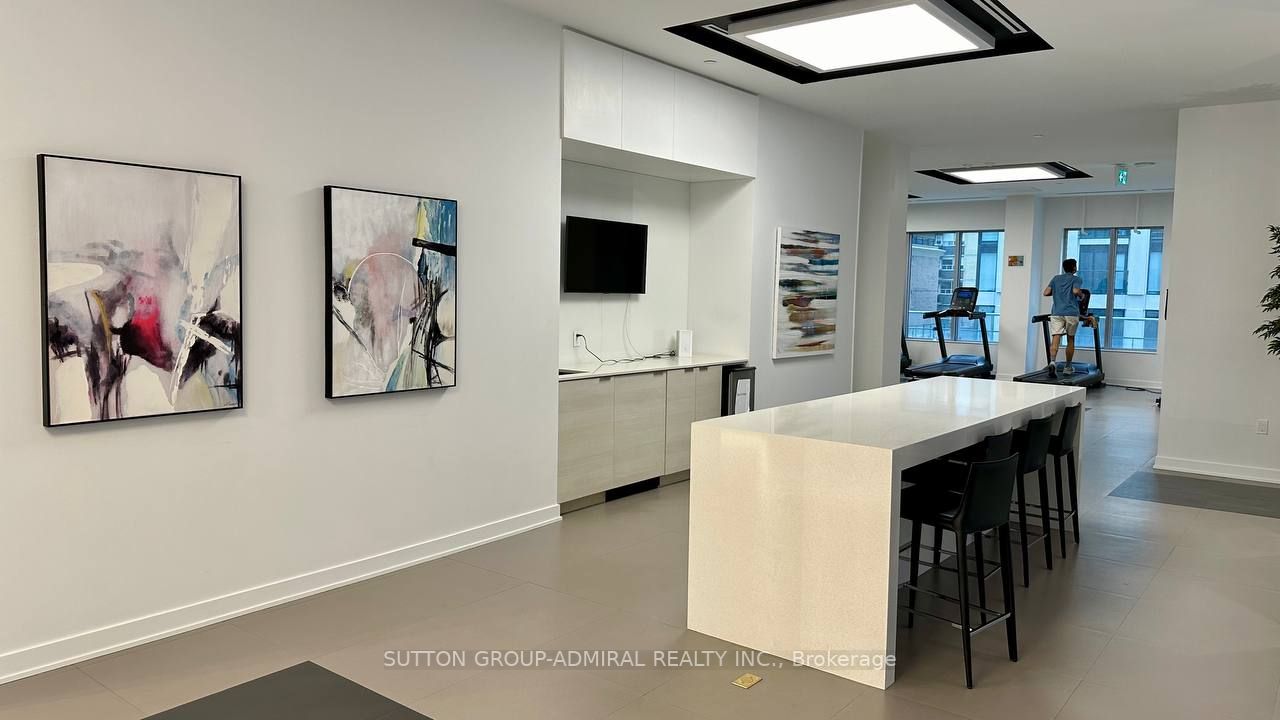 99 Broadway Ave, #2204