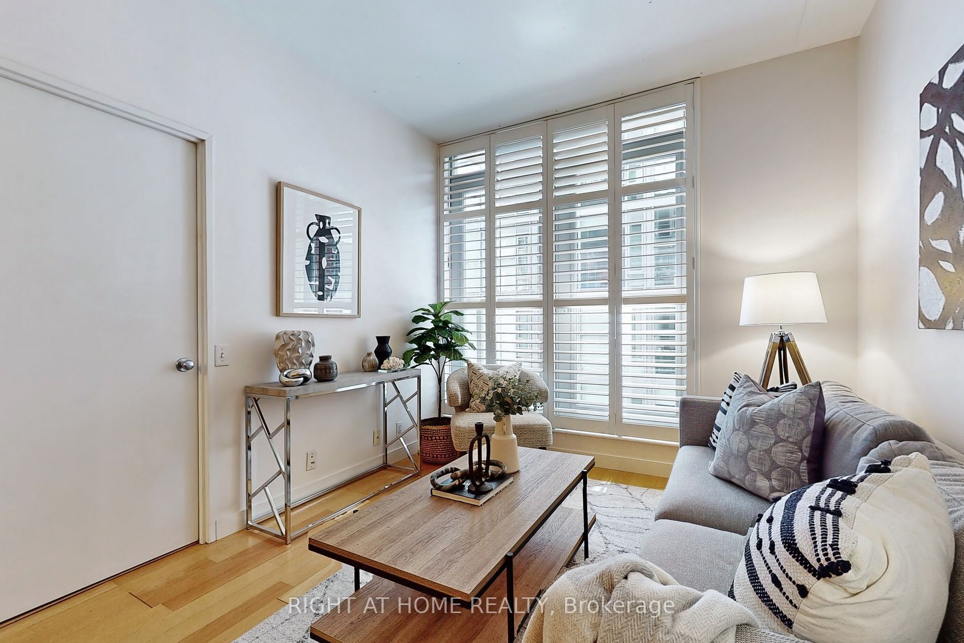 36 Charlotte St, #405