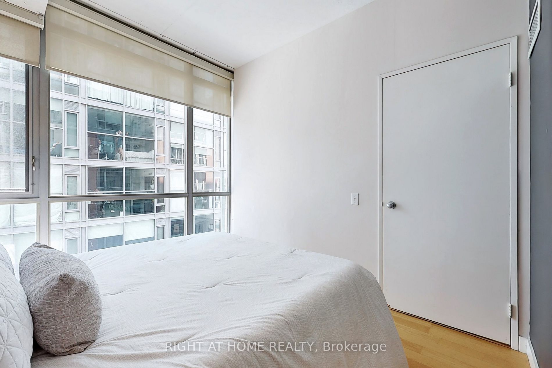 36 Charlotte St, #405