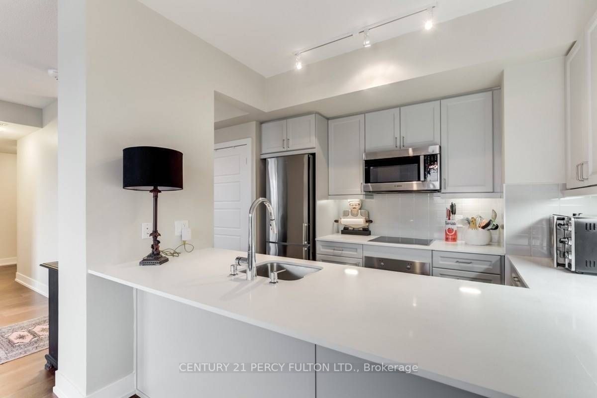 7 Kenaston Gdns, #1005