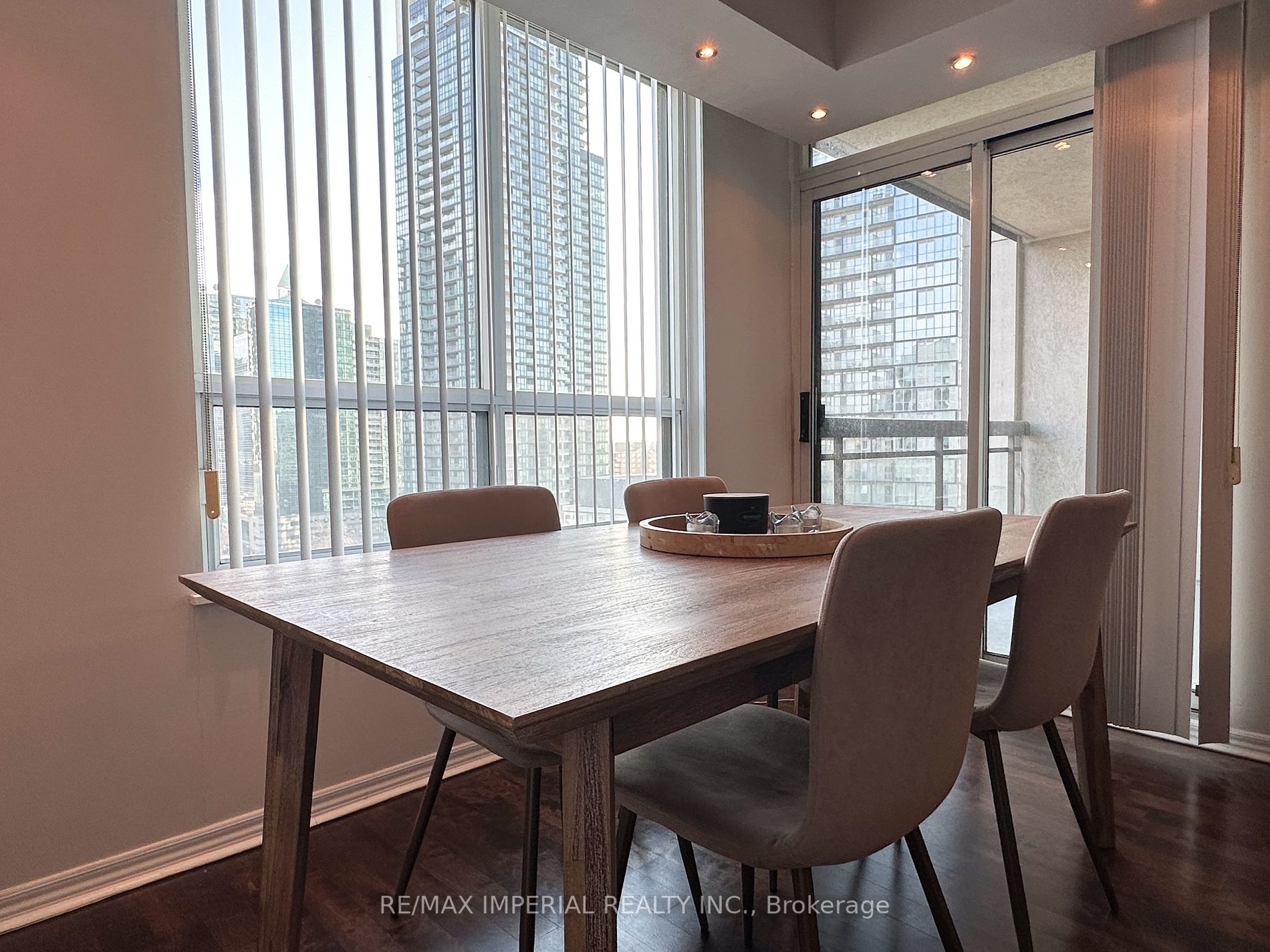 18 Parkview Ave, #1507