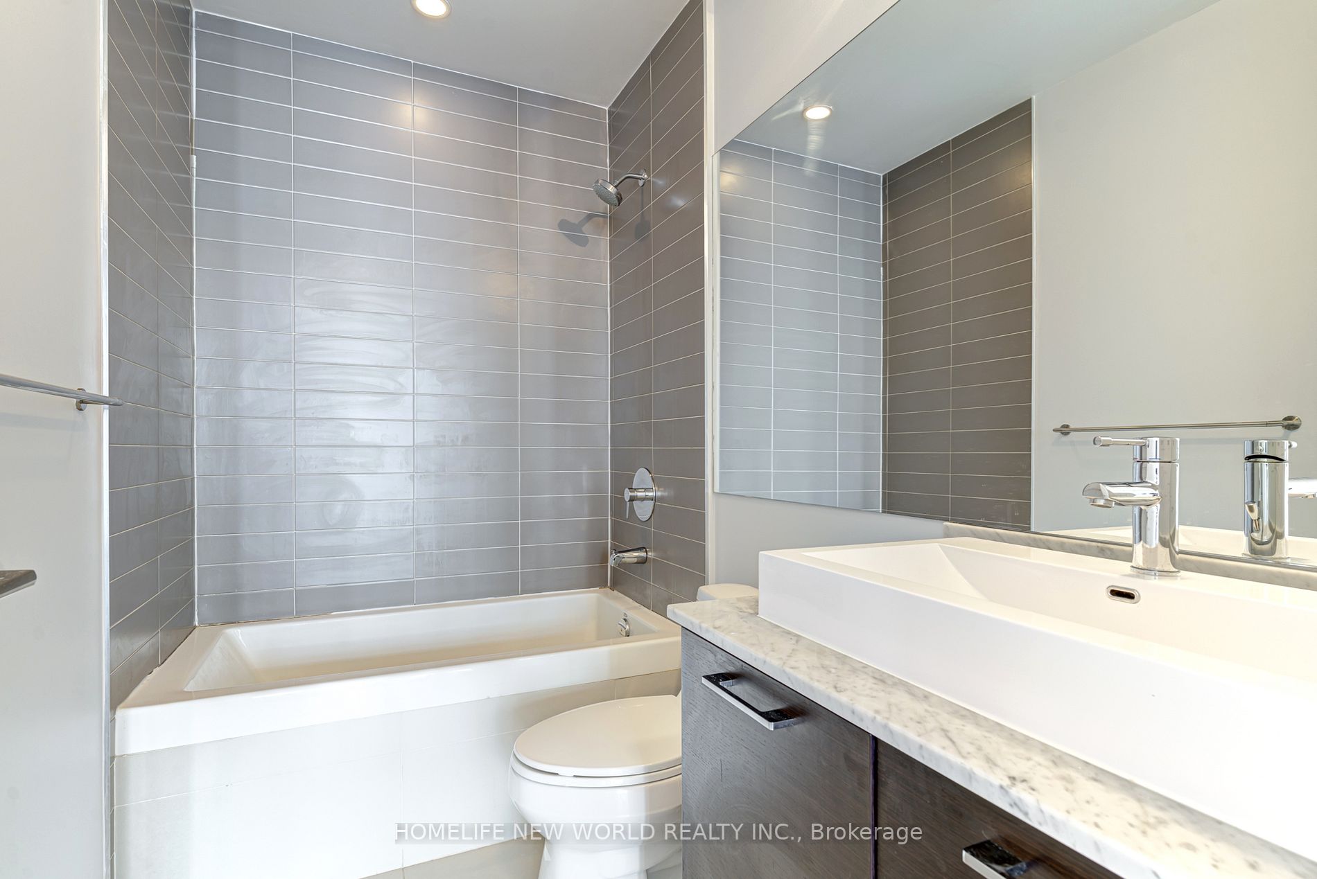 399 Adelaide St W, #215