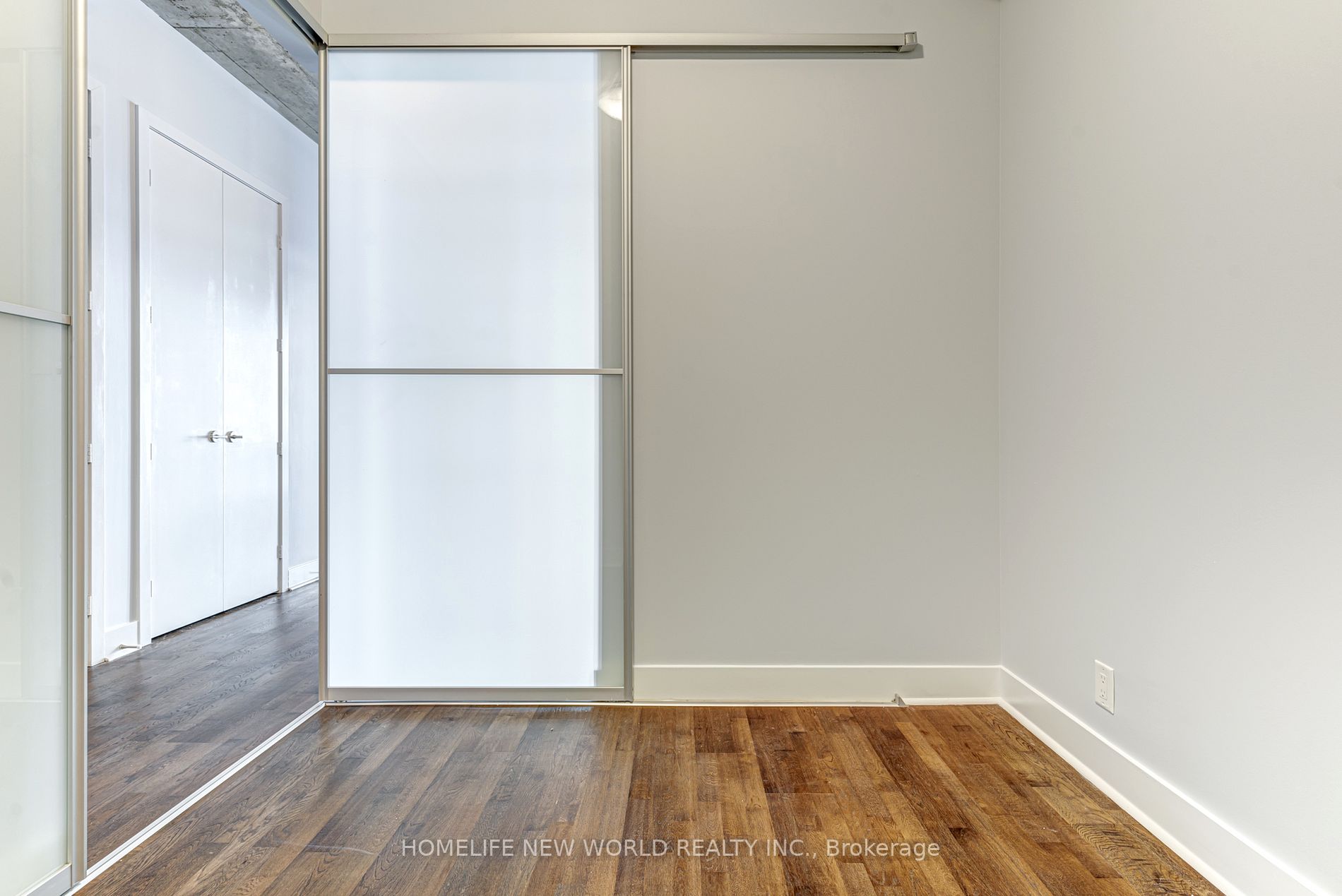 399 Adelaide St W, #215