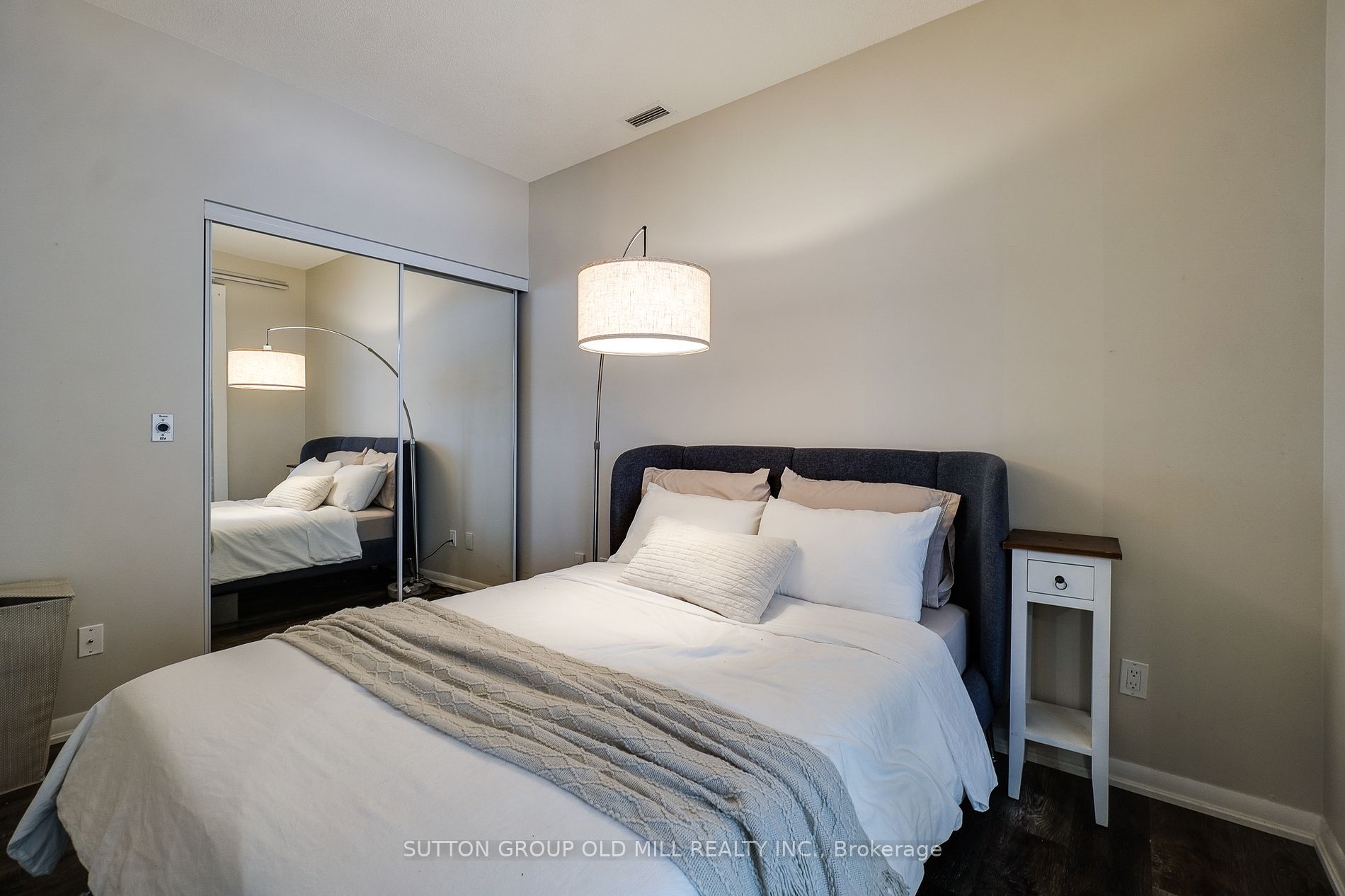 209 Fort York Blvd, #180