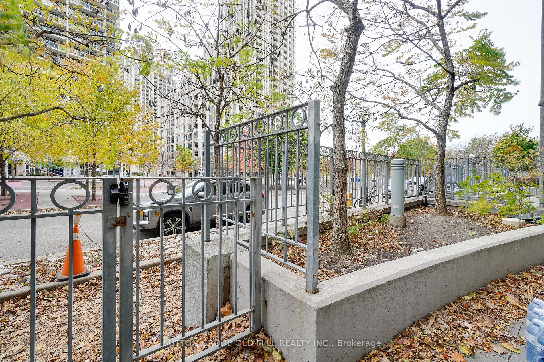 209 Fort York Blvd, #180