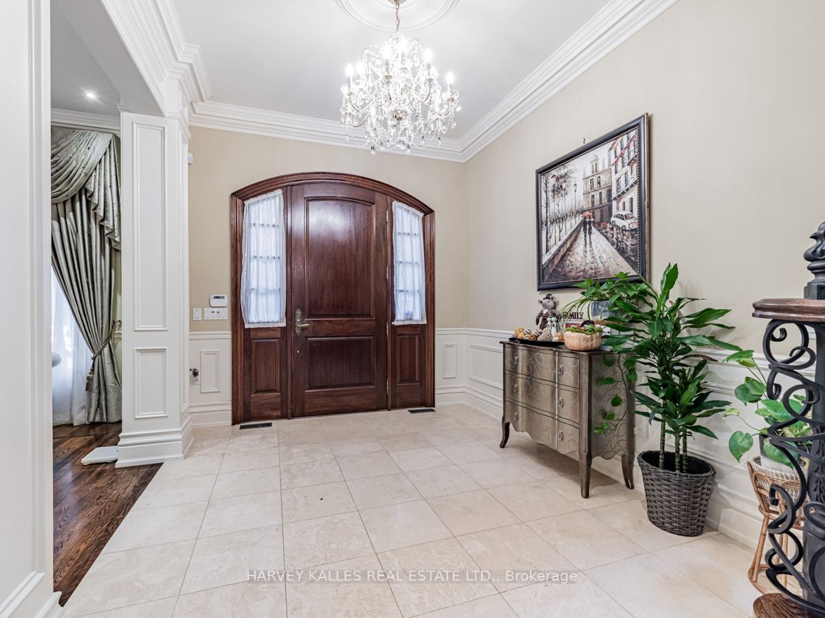 225 Lord Seaton Rd