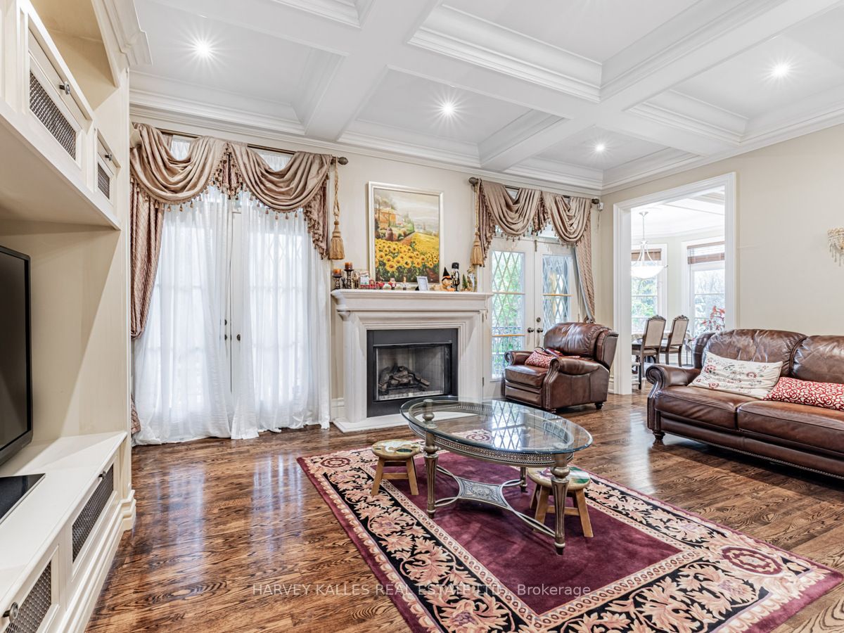 225 Lord Seaton Rd