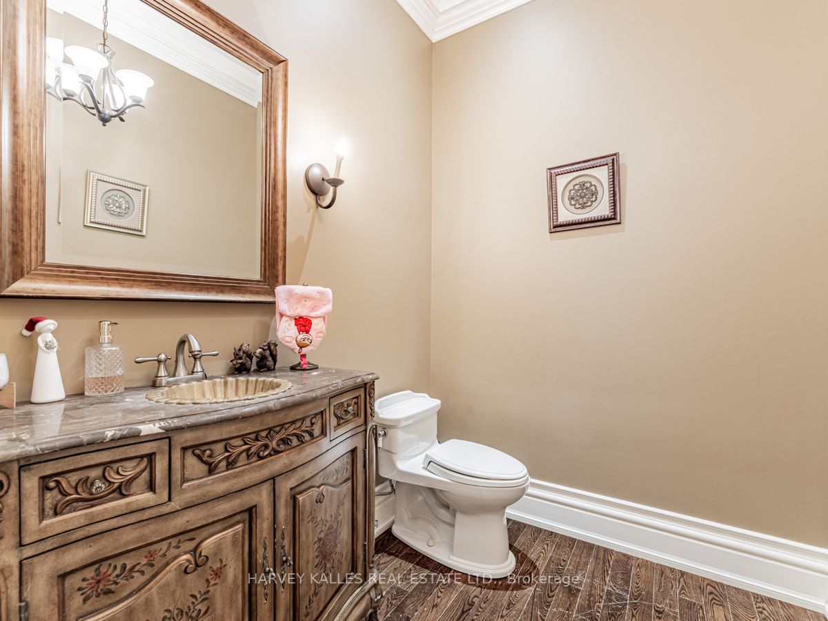 225 Lord Seaton Rd