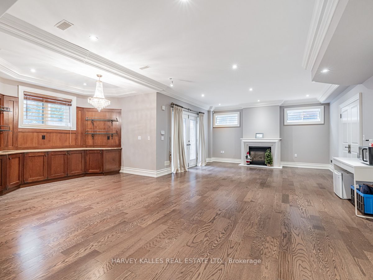 225 Lord Seaton Rd