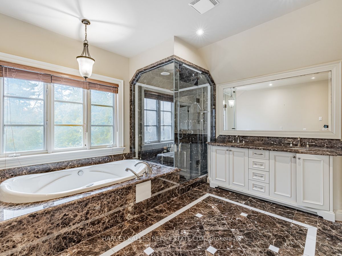 225 Lord Seaton Rd
