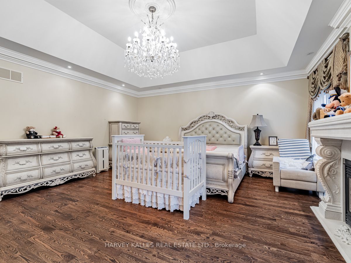 225 Lord Seaton Rd
