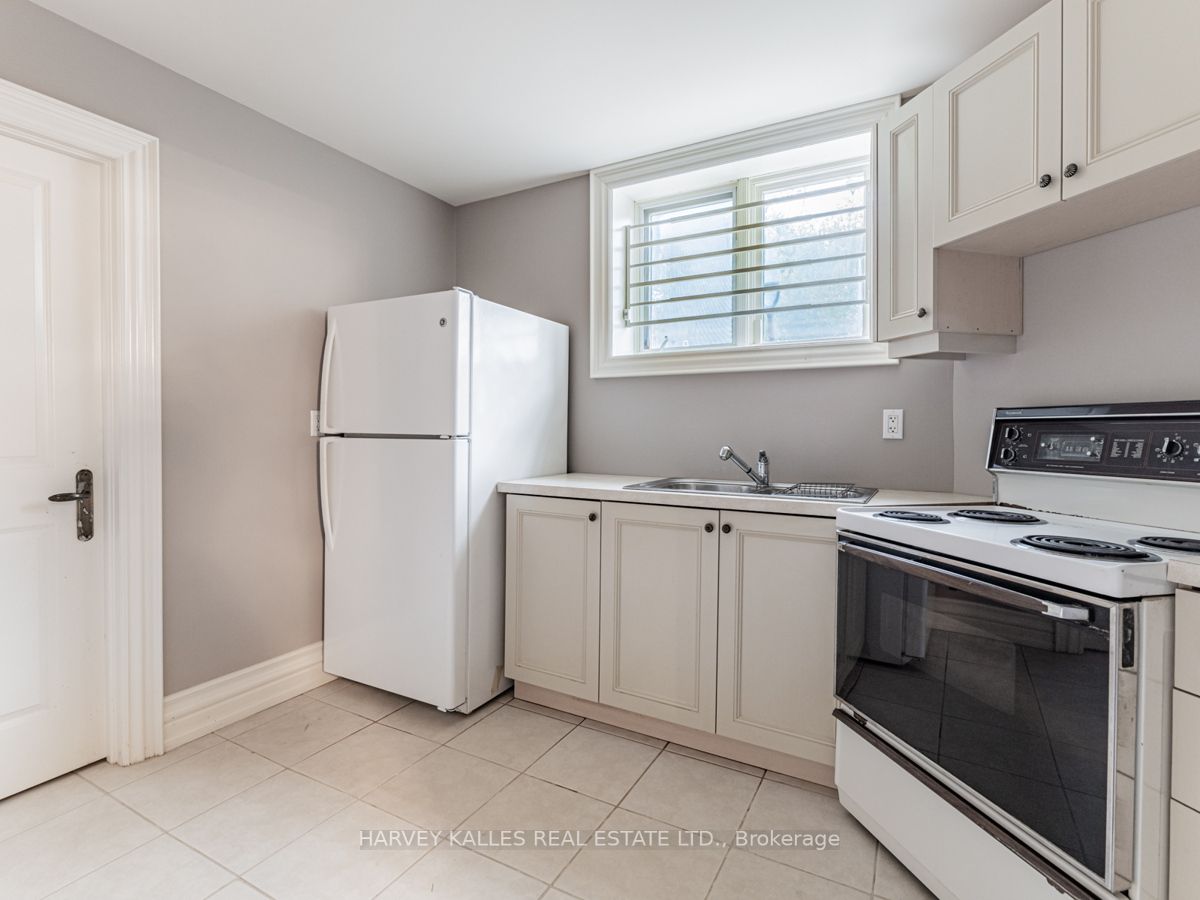 225 Lord Seaton Rd